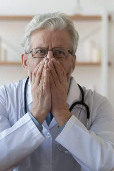 Il contagio sociale trans non riguarda solo i pazienti adolescenti ma anche la professione medica