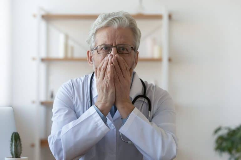 Il contagio sociale trans non riguarda solo i pazienti adolescenti ma anche la professione medica