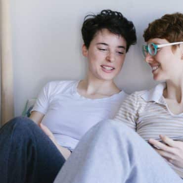 Smettete di trasformare i ragazzi gay in trans!