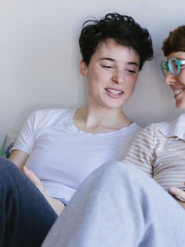 Smettete di trasformare i ragazzi gay in trans!