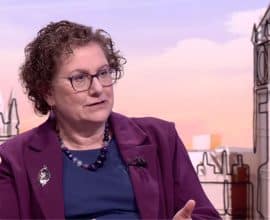 la dott.ssa Hilary Cass, autrice della Cass Review